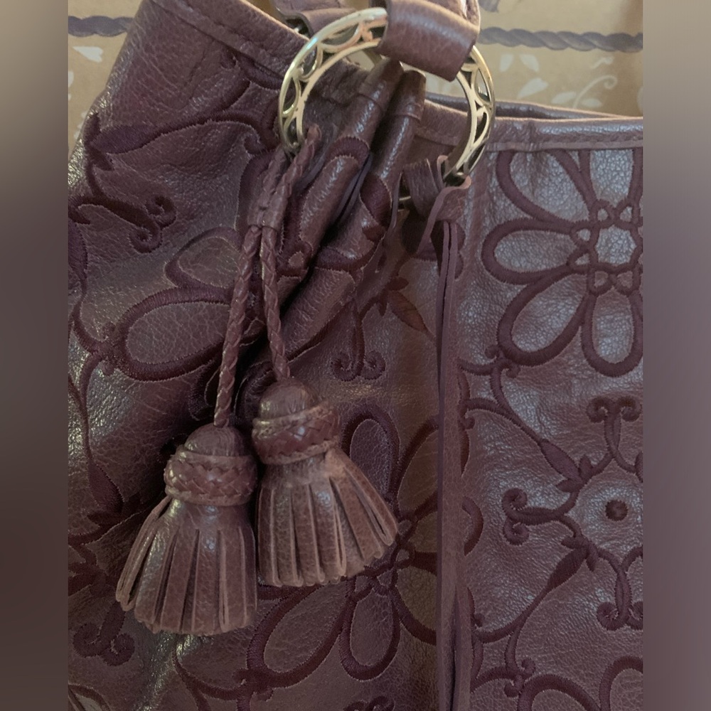 💜💎EUC BRIGHTON Valencia Embroidered Floral Leather Shoulder bag in Grape. - Picture 2 of 16